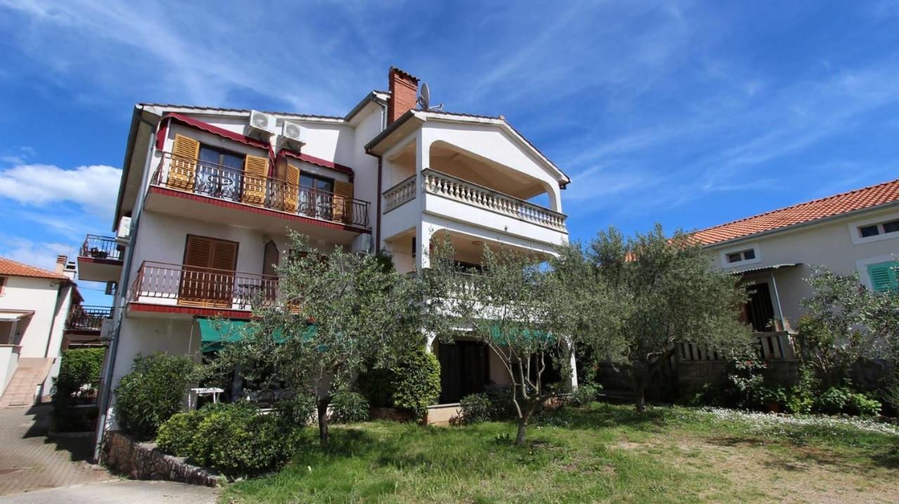 Apartments And Rooms Jelka Malinska Dış mekan fotoğraf