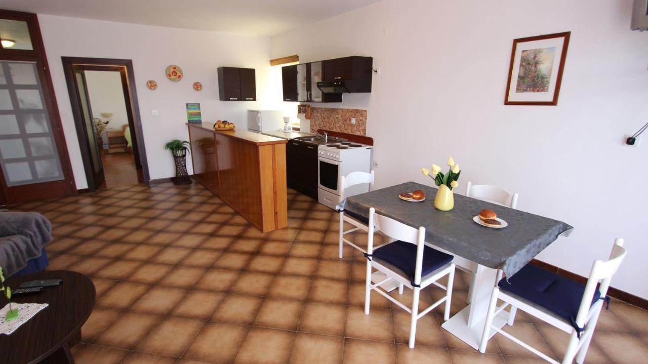 Apartments And Rooms Jelka Malinska Dış mekan fotoğraf