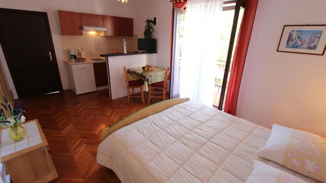 Apartments And Rooms Jelka Malinska Dış mekan fotoğraf