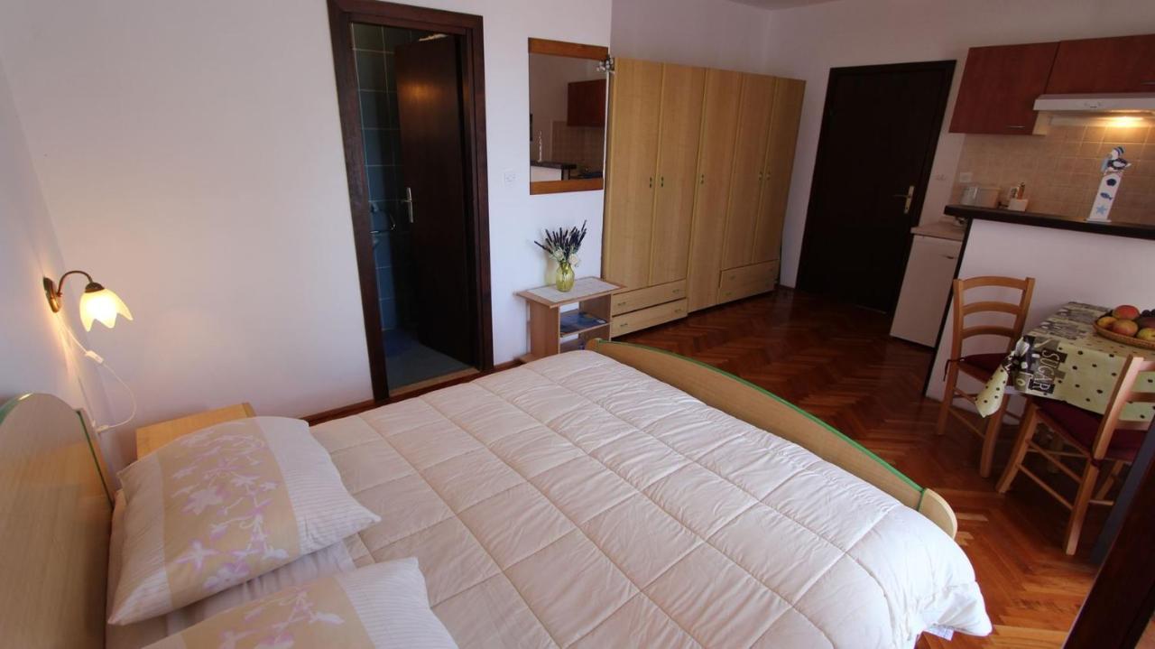 Apartments And Rooms Jelka Malinska Dış mekan fotoğraf