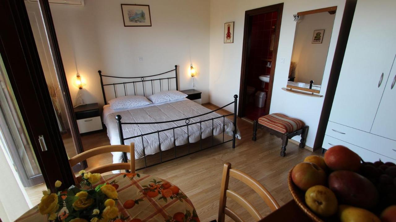 Apartments And Rooms Jelka Malinska Dış mekan fotoğraf