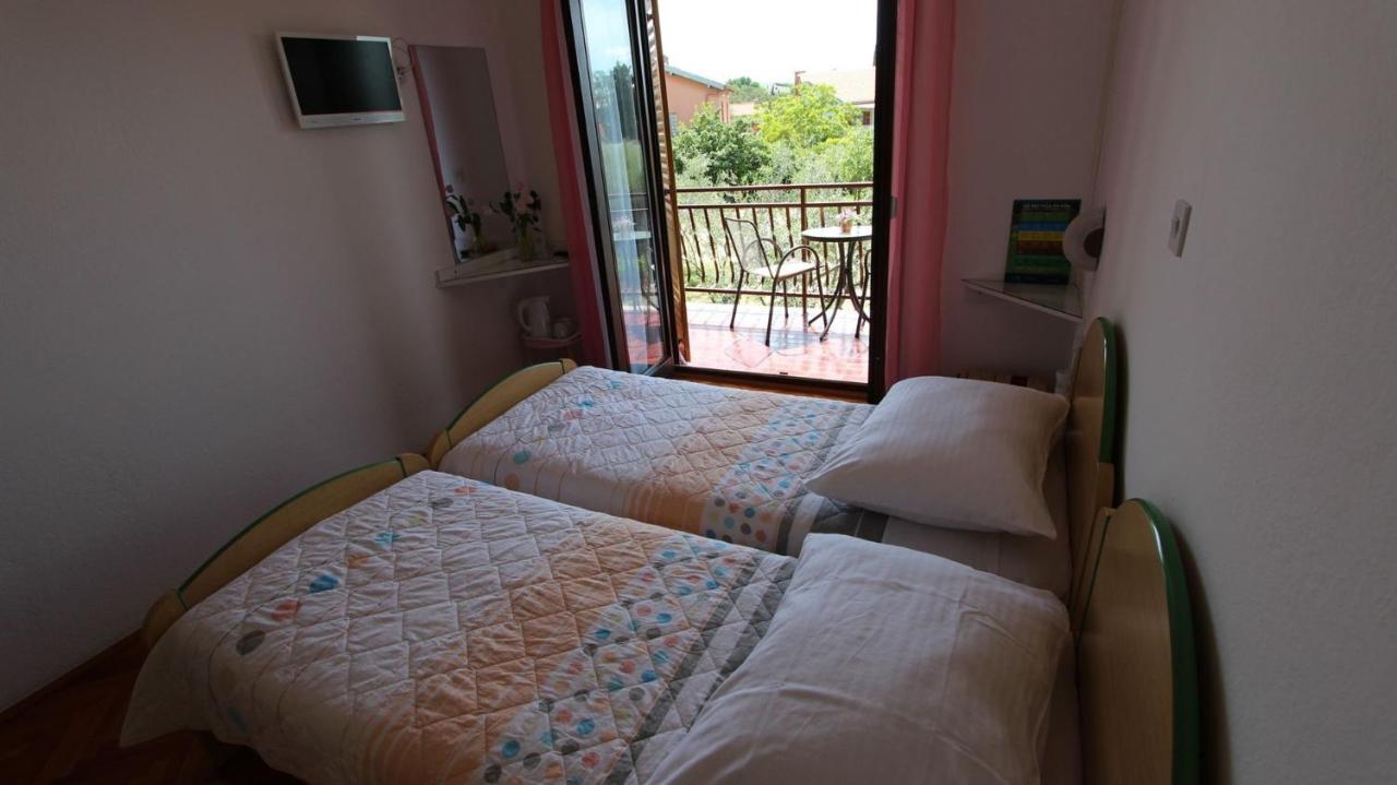 Apartments And Rooms Jelka Malinska Dış mekan fotoğraf