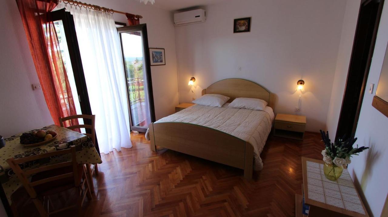 Apartments And Rooms Jelka Malinska Dış mekan fotoğraf