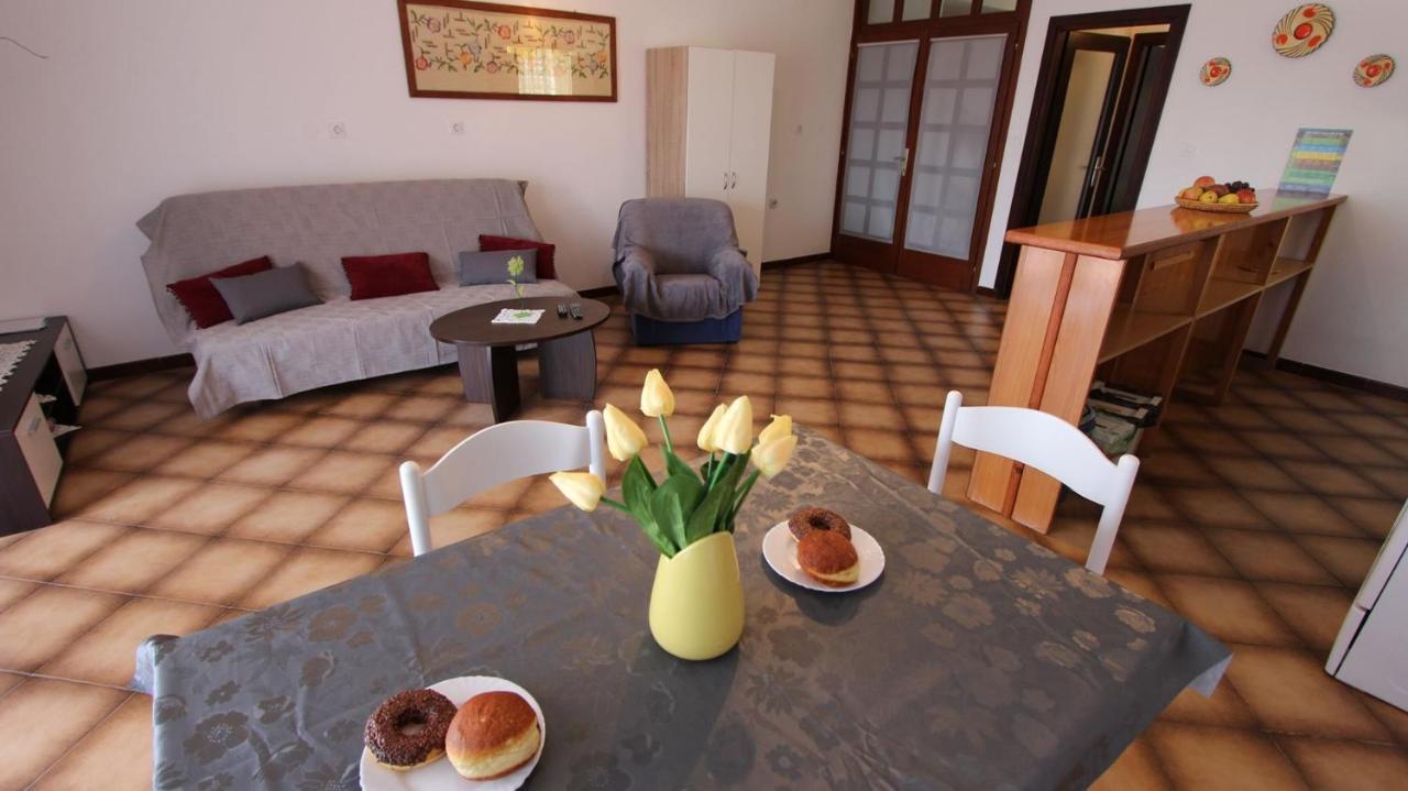 Apartments And Rooms Jelka Malinska Dış mekan fotoğraf