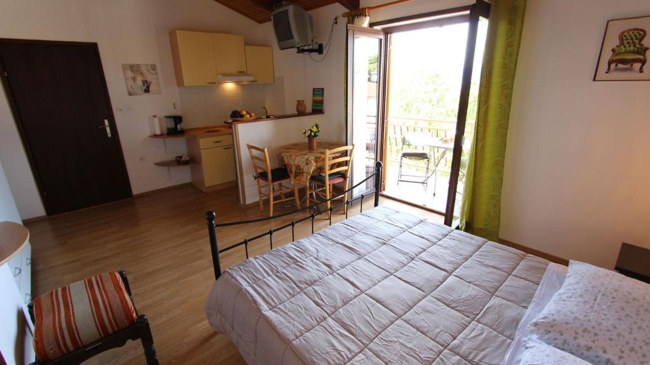 Apartments And Rooms Jelka Malinska Dış mekan fotoğraf