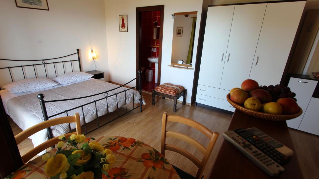 Apartments And Rooms Jelka Malinska Dış mekan fotoğraf
